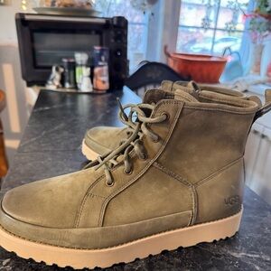UGG women’s Khaki Lace-Up Boots